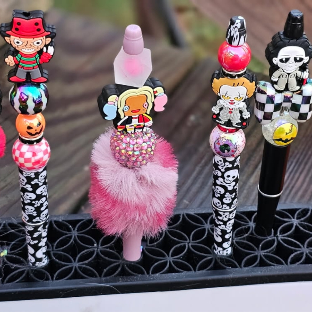 HALLOWEEN HORROR COLLECTION NEW BEADABLE PENS (1) WITH REFILL - Picture 2 of 7